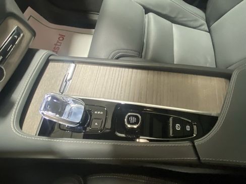 Certified 2024 Volvo XC90 B6 Ultimate w/ Protection Package Premier image 27