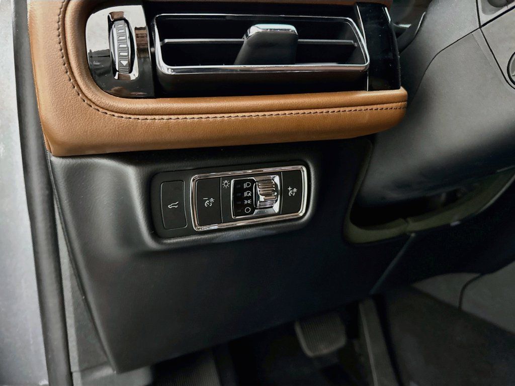 Used 2022 Lincoln Aviator Reserve w/ Equipment Group 201A RWD image 10