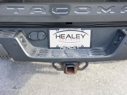 Used 2019 Toyota Tacoma TRD Sport image 13