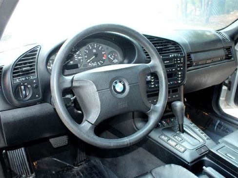 Used 1999 BMW 323i Convertible image 12