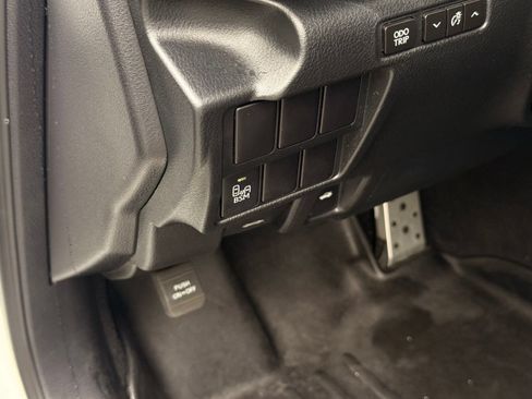 Used 2015 Lexus IS 250 w/ F-Sport Package RWD image 19