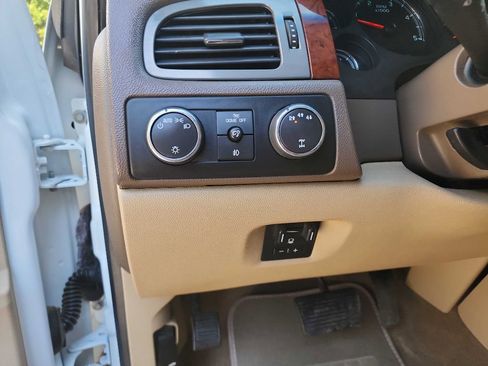 Used 2014 Chevrolet Silverado 3500 LTZ w/ LTZ Plus Package AWD/4WD image 22
