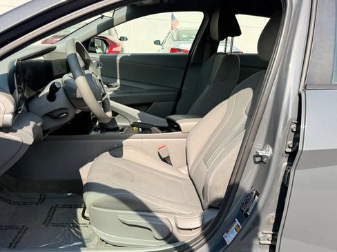 Used 2024 Hyundai Elantra SEL FWD image 12
