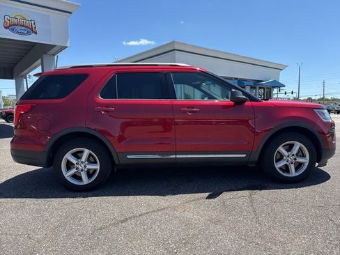 Used 2019 Ford Explorer XLT image 4