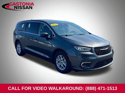 Used 2023 Chrysler Pacifica Touring-L