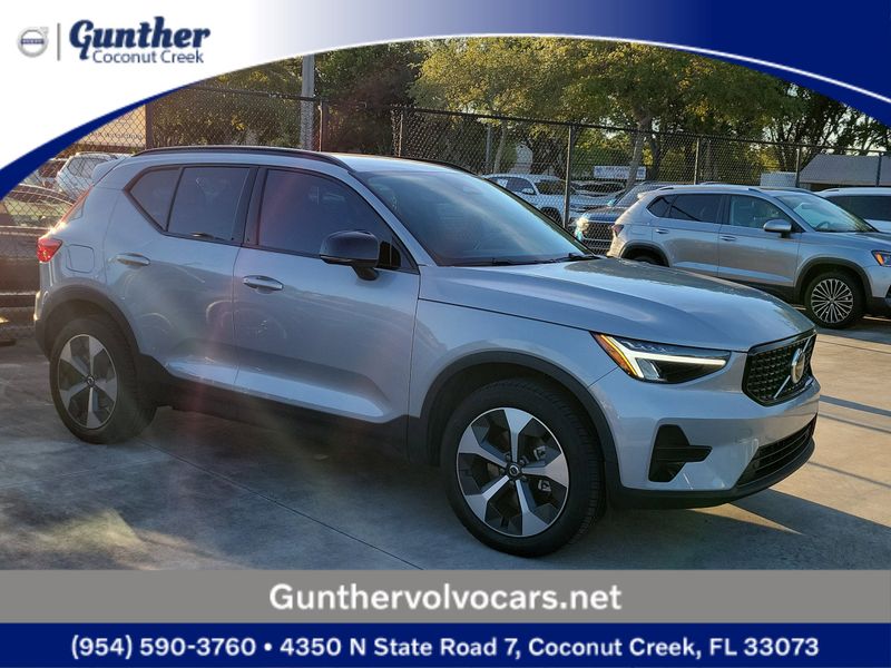 Certified 2024 Volvo XC40 B5 Core image 1