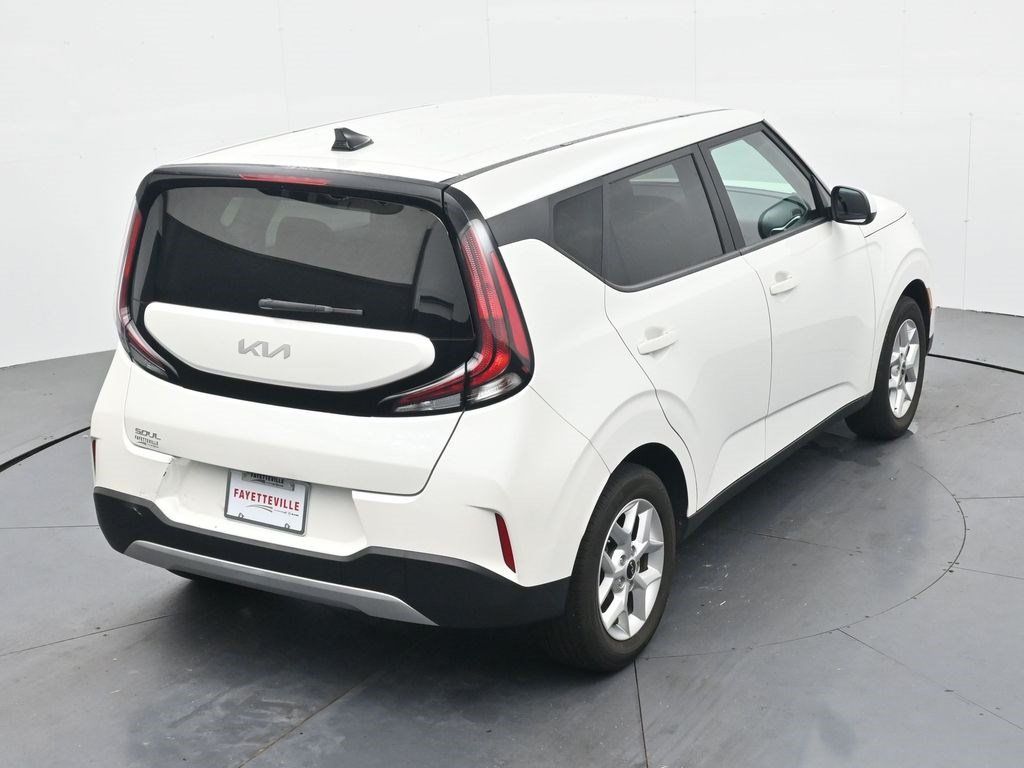 Used 2023 Kia Soul LX w/ Option Group 015 FWD image 21