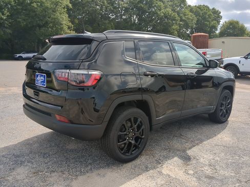 New 2026 Jeep Compass Latitude AWD/4WD image 3