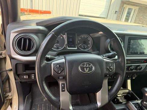 Used 2017 Toyota Tacoma Limited w/ Tow Package AWD/4WD image 13