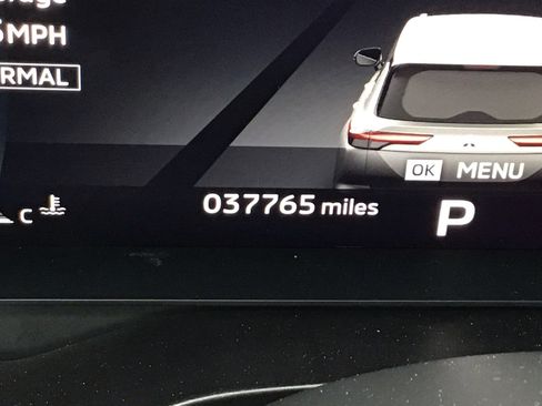 Used 2023 Mitsubishi Outlander SEL FWD image 2