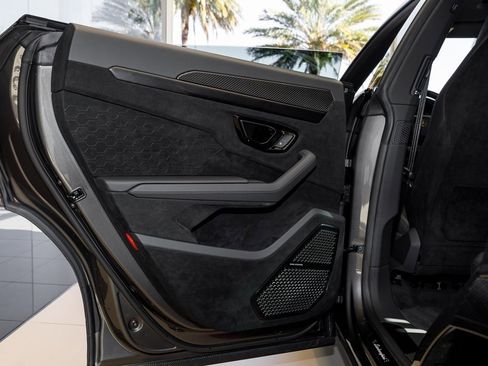 Used 2024 Lamborghini Urus Performante image 36