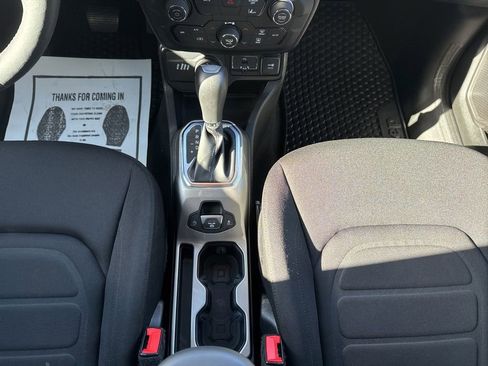 Used 2022 Jeep Renegade Latitude w/ Convenience Group image 11