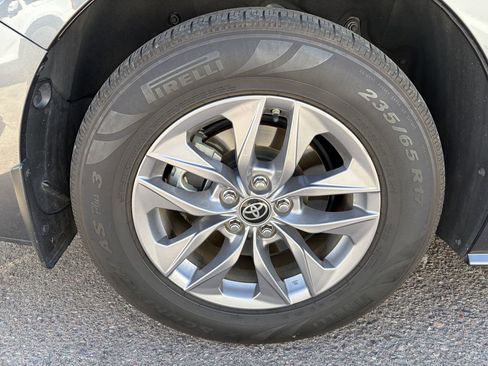 Used 2025 Toyota Sienna XLE w/ XLE Plus Package FWD image 12