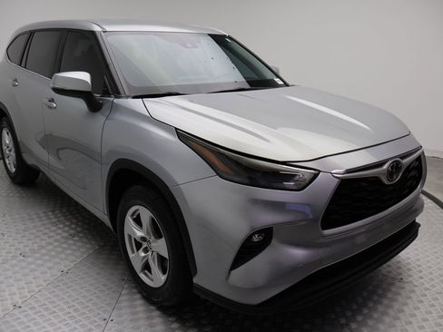 Certified 2024 Toyota Highlander LE image 6