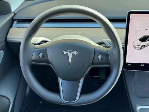 Used 2021 Tesla Model 3 Standard Range Plus image 17