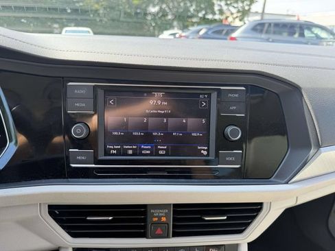 Used 2023 Volkswagen Jetta SE FWD image 23