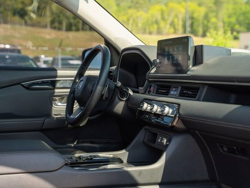 Used 2024 Honda Pilot Touring image 12