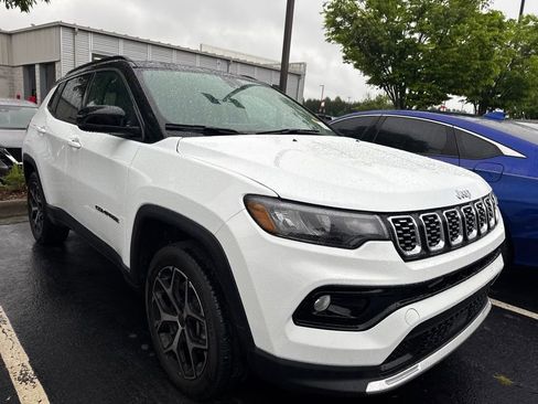 Used 2025 Jeep Compass Limited AWD/4WD image 2