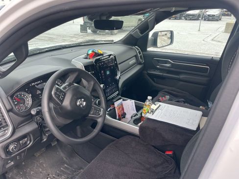Used 2025 RAM 1500 4x4 Crew Cab image 12
