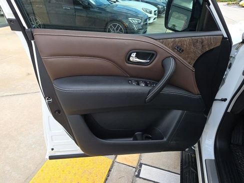 Used 2024 INFINITI QX80 Premium Select w/ Cargo Package image 11