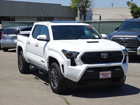 Certified 2024 Toyota Tacoma TRD Sport w/ TRD Sport Upgrade Package AWD/4WD image 2