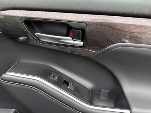 New 2025 Toyota Highlander Limited image 21