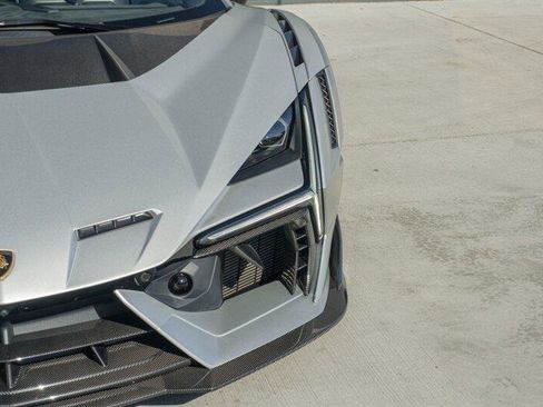 Used 2024 Lamborghini Revuelto image 32