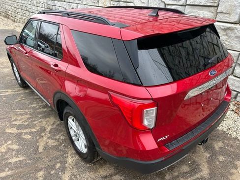 Used 2024 Ford Explorer XLT w/ Equipment Group 202A image 4