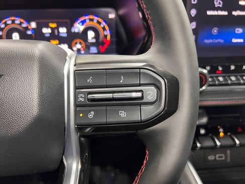 Used 2025 Chevrolet Colorado Z71 w/ Technology Package image 16