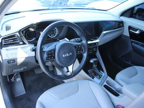 Used 2022 Kia Niro LXS image 14