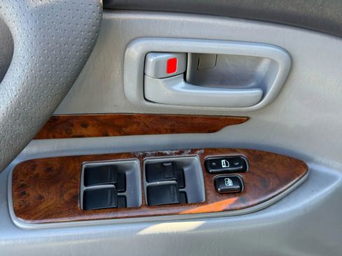 Used 2002 Toyota Land Cruiser image 15