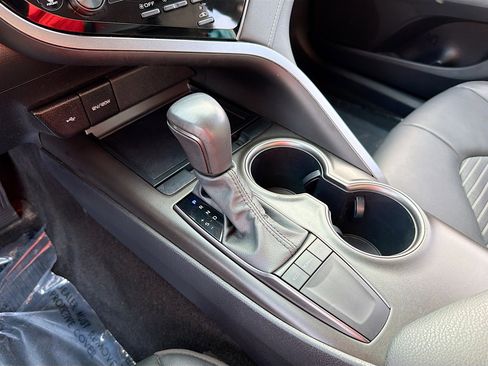 Used 2024 Toyota Camry SE image 10