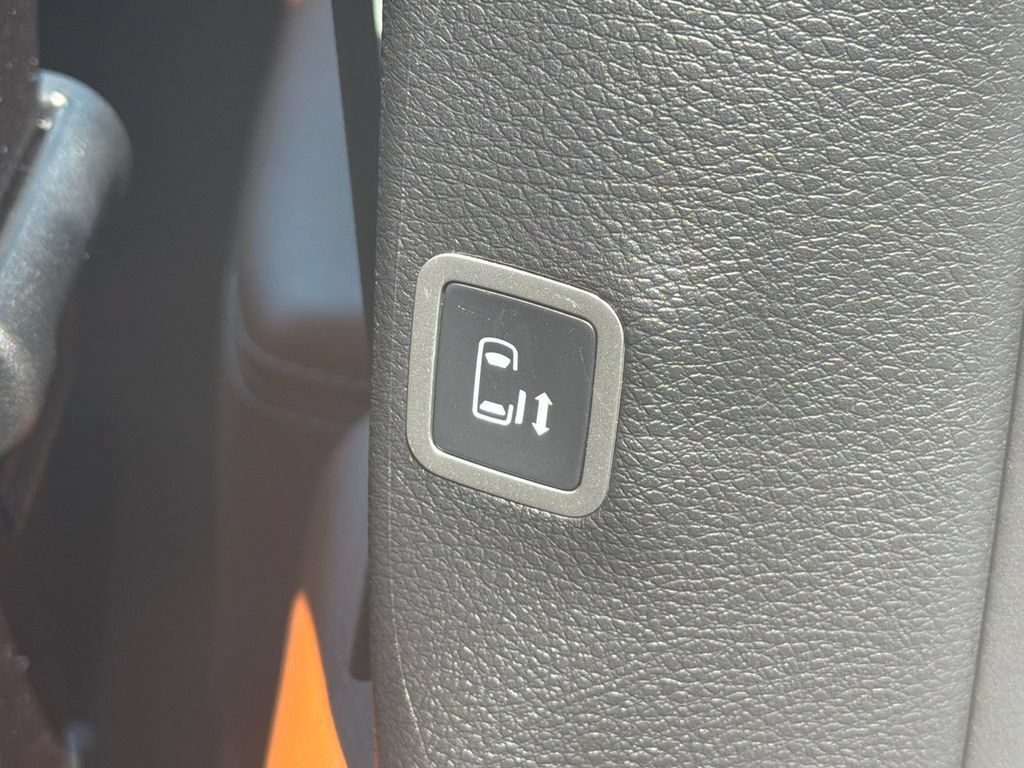Used 2026 Chrysler Pacifica Pinnacle FWD image 18