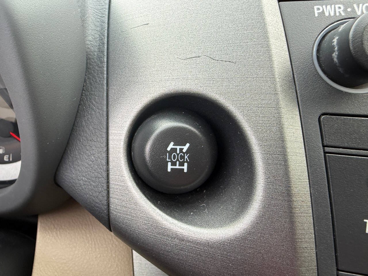 Used 2011 Toyota RAV4 Limited w/ Limited Extra Value Pkg AWD/4WD image 14