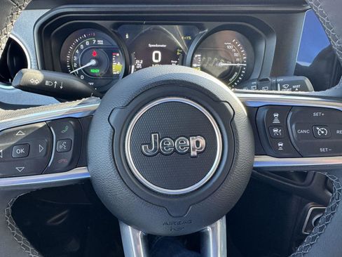 Certified 2025 Jeep Wrangler Sahara AWD/4WD image 20