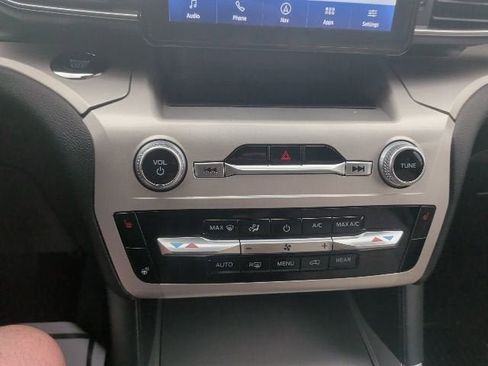 Used 2022 Ford Explorer XLT w/ Equipment Group 202A RWD image 24