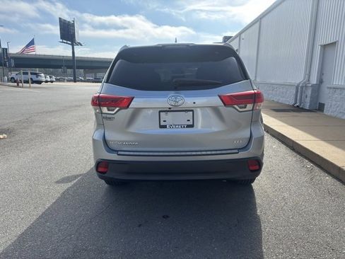 Used 2019 Toyota Highlander XLE image 16