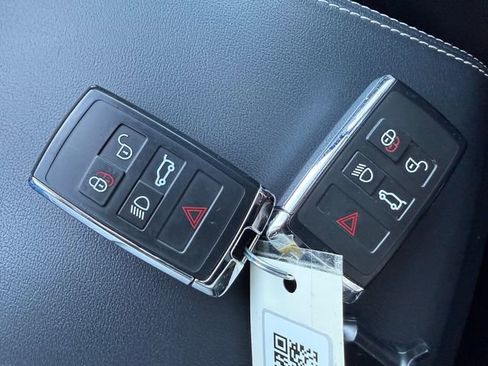 Used 2020 Jaguar E-PACE R-Dynamic SE image 33