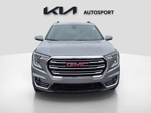 Used 2024 GMC Terrain SLT image 2