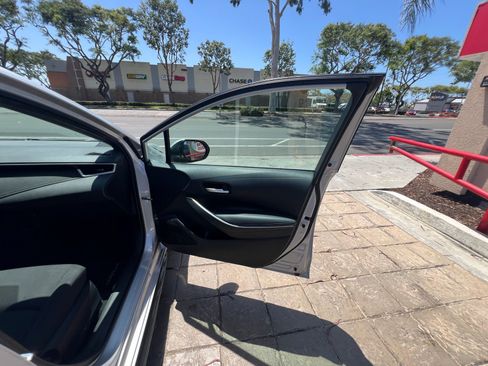Used 2020 Toyota Corolla SE FWD image 29