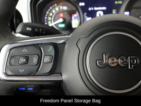 Used 2025 Jeep Wrangler Unlimited Sahara image 8