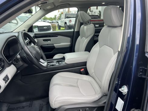 Used 2024 Honda Pilot Touring image 13