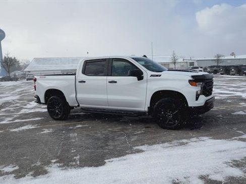 Used 2023 Chevrolet Silverado 1500 Custom Trail Boss w/ LPO, Dark Essentials Package image 2