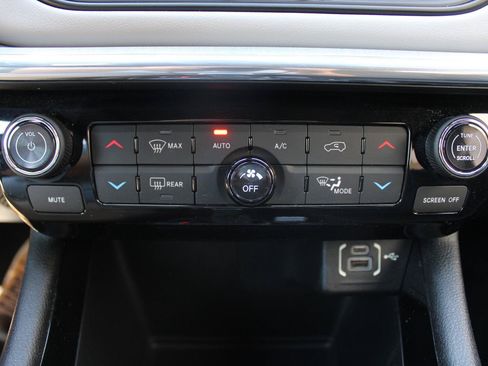 Certified 2023 Jeep Compass Limited w/ Sun and Sound Group AWD/4WD image 22