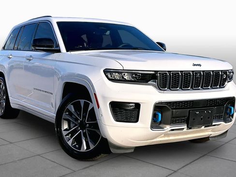 Used 2023 Jeep Grand Cherokee Overland w/ Advanced Protech Group III AWD/4WD image 3