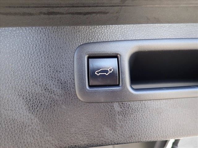 Used 2020 Toyota Highlander XLE AWD/4WD image 9