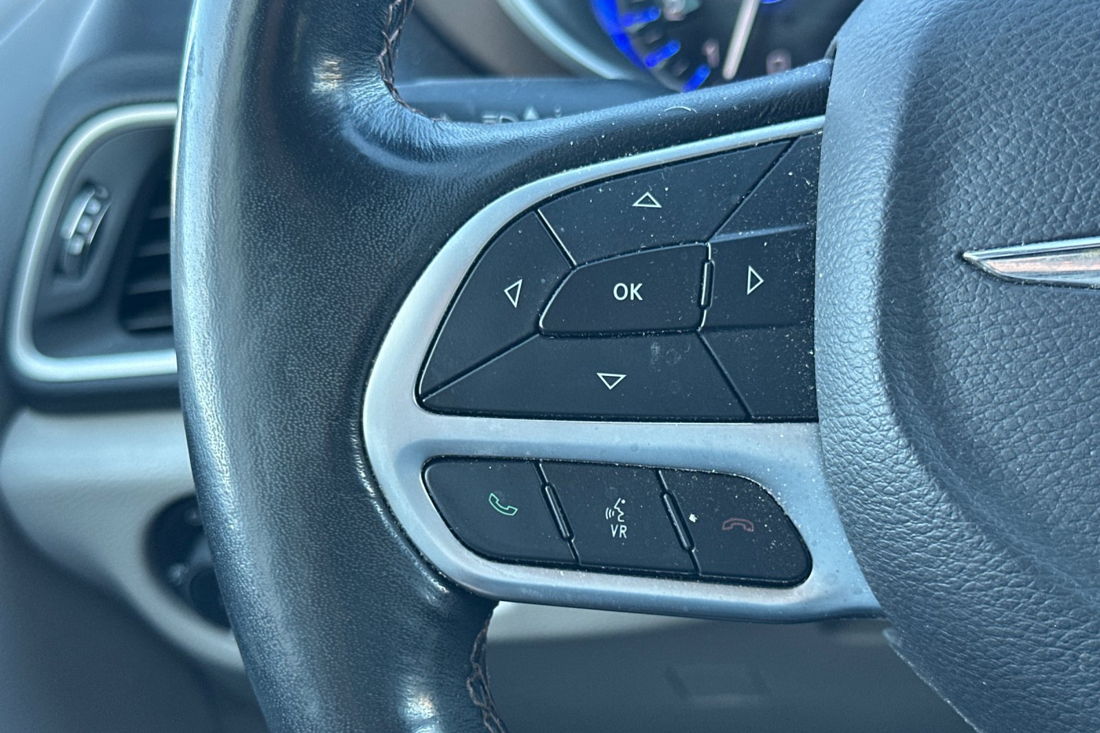 Used 2019 Chrysler Pacifica Touring-L w/ Advanced Safetytec Group FWD image 34