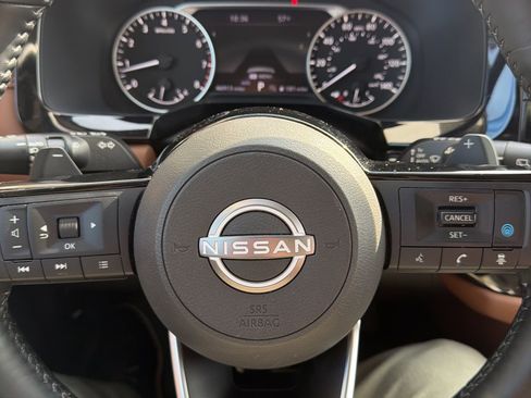 Used 2022 Nissan Pathfinder Platinum w/ Cargo Package image 7