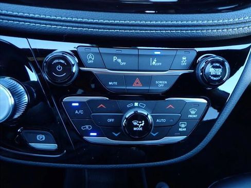 New 2026 Chrysler Pacifica Select image 21