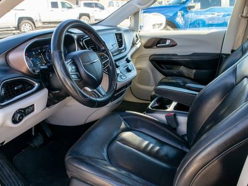 Used 2018 Chrysler Pacifica Touring-L Plus w/ Advanced Safetytec Group image 11